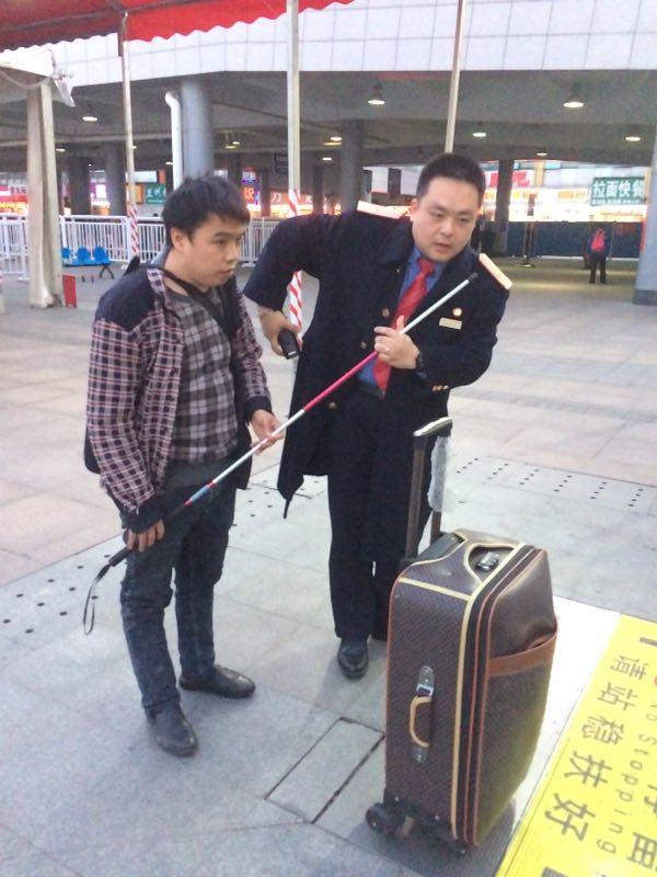我们的服务从网上预约开始——东莞东站“线上线下”服务重点旅客进站乘车