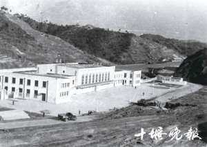 十堰汽车站离火车站(「十堰」从每天运行3对客车到日均接发80对列车，十堰火车站40年3次站改)