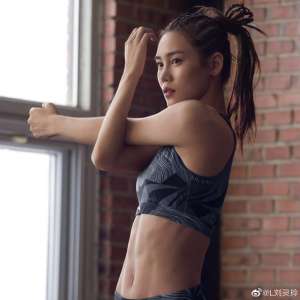 美女蹦床图片(惊为天人蹦床比赛你不能错过的刘灵玲)