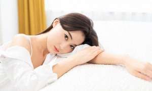 诱惑我邻居家美女姐姐(女邻居总是趁她老公不在家时，来我家里勾引我)