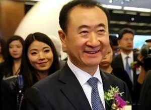一休美女(王健林的神秘女秘书：年薪百万，上一休一，年轻美貌，姓名无人知)