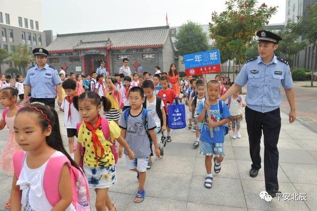 民警“进门”排问题除隐患