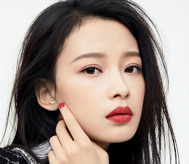 “素颜无人识”的8位女星,带妆个个貌美如花,卸妆:大姐你是谁