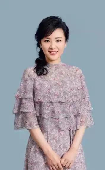 央视美女周涛,堪称花容月貌