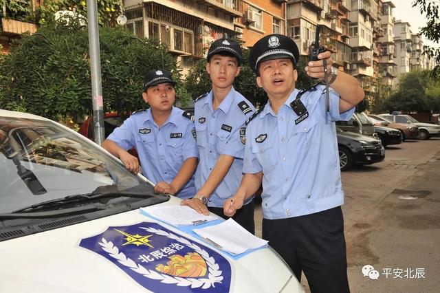 民警“进门”排问题除隐患