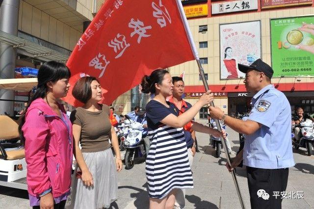 民警“进门”排问题除隐患