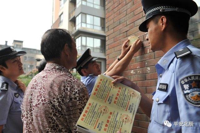民警“进门”排问题除隐患