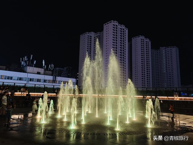 兰州闹市土豪商场，每天都美女如云挥金如土，甘肃人都开车来购物