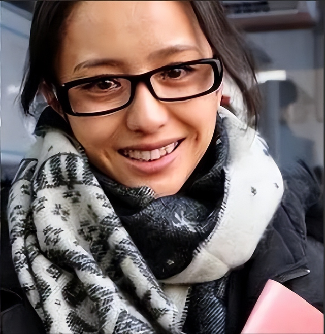 “素颜无人识”的8位女星,带妆个个貌美如花,卸妆:大姐你是谁