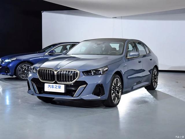 宝马:2.0T、400牛·米,4.9秒破百,大宝马组团来袭!