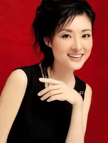 央视美女周涛,堪称花容月貌