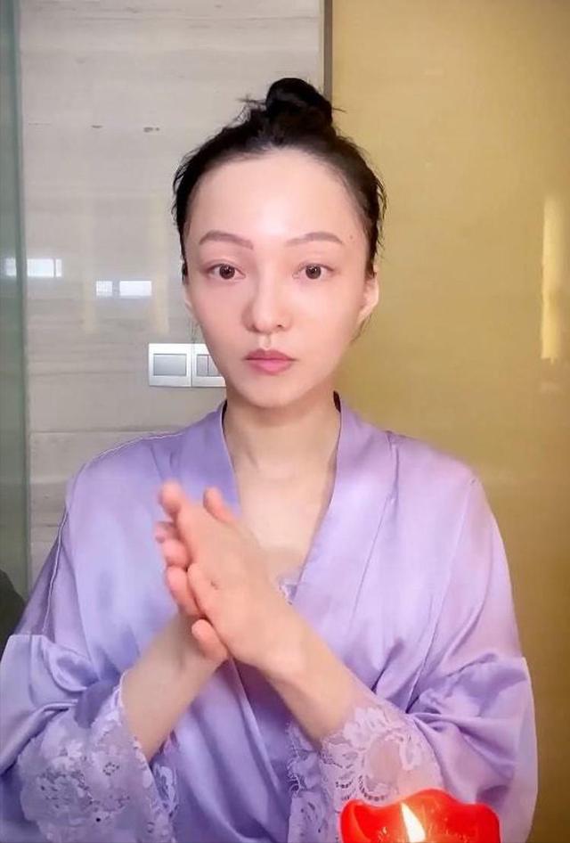 “素颜无人识”的8位女星,带妆个个貌美如花,卸妆:大姐你是谁