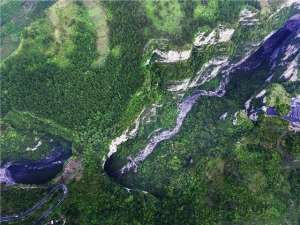 双 汽车站(惊贵州其实是座“洞府迷宫”，藏在深山的溶洞，你去过几个？)