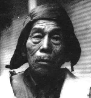 美女骗奸(一盲人老汉“称帝”9年，骗奸妇女五十多人，最终被人民军队消灭)