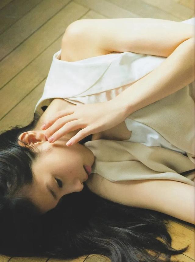 日本混血美女女星-中条彩未,清纯又性感,人美身材好美女图写真