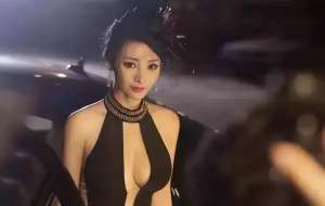 镂空美女内裤内衣美女(低胸、露内裤，这些女明星，为了博眼球把“诱惑”玩明白了)