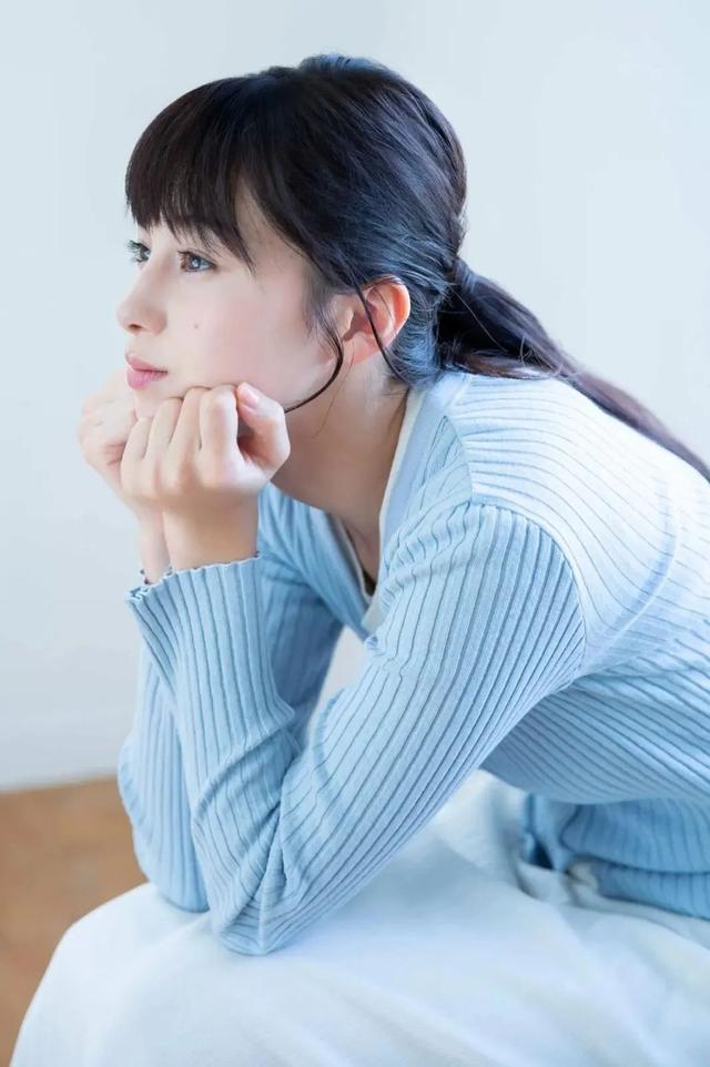 日本混血美女女星-中条彩未,清纯又性感,人美身材好美女图写真