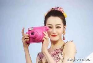 拽拽的美女(女星造型比美：黄圣依上下失守，唐嫣挑染辣眼，关晓彤终于开窍了)