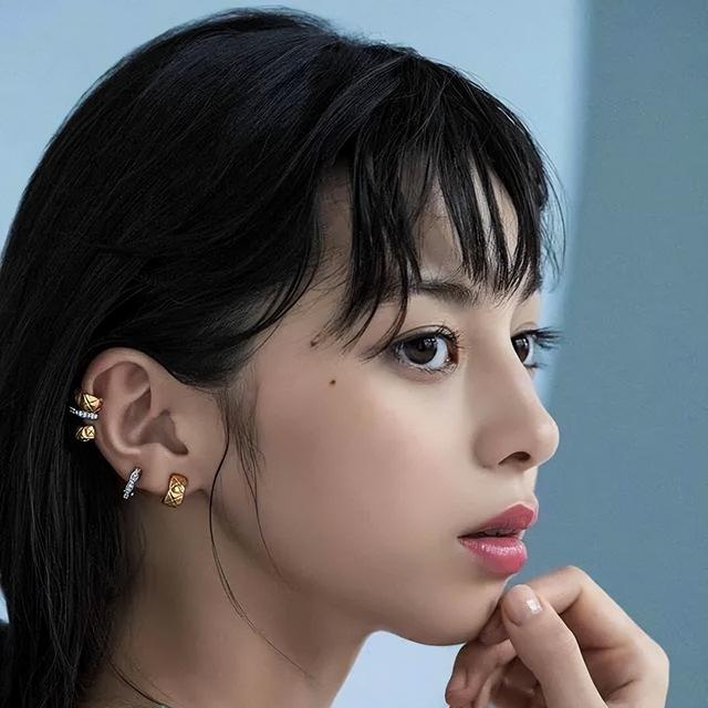 日本混血美女女星-中条彩未,清纯又性感,人美身材好美女图写真