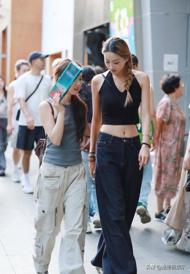 风韵十足的美女,个个都是时髦美丽,散发着耀眼的魅力