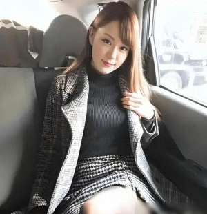美女花照片(日本美女花琉莉：时尚与才华并存的魅力女性)
