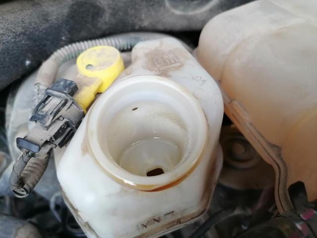 科鲁兹分离轴承漏油泄压,离合器分离不清,档位无法挂入