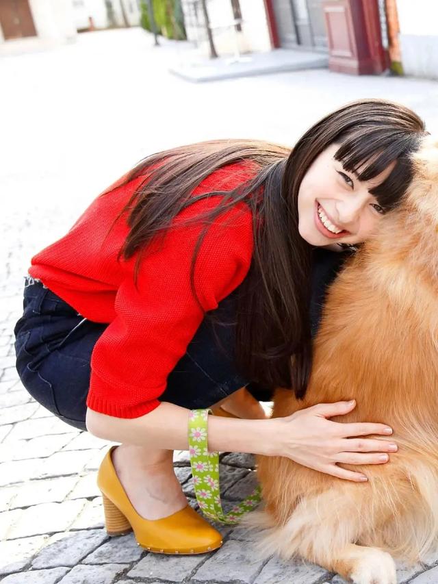 日本混血美女女星-中条彩未,清纯又性感,人美身材好美女图写真
