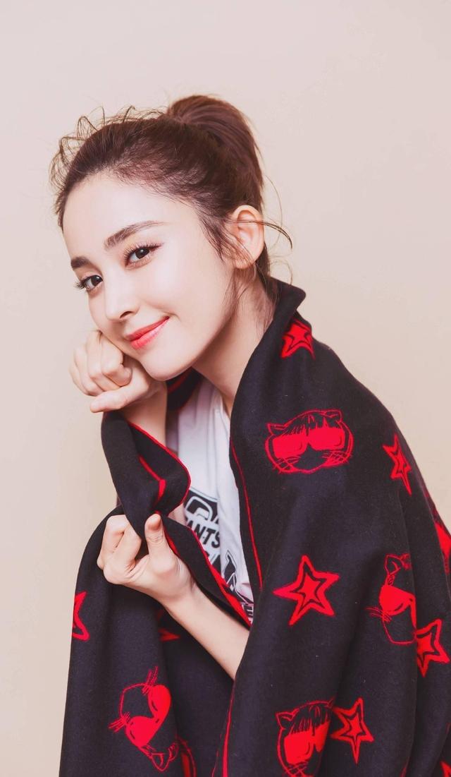 古力娜扎丁字裤照片外露真的是太好看了,本人回应穿什么都可以