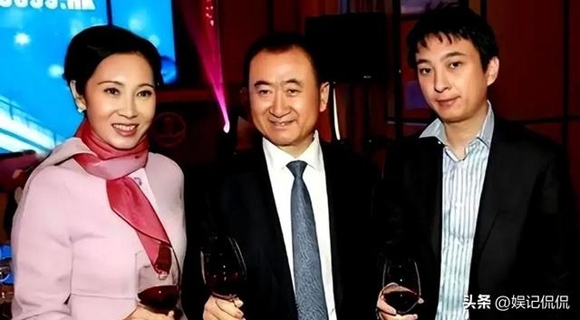 王思聪父亲节表白女友!女方账号被扒,大量私照全流出,太火辣了