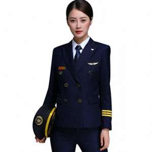 赏月美女(美国王牌飞行员金贝丽：后来为何成为中国首位美籍女机长？)