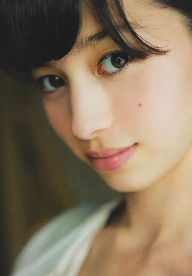 日本混血美女女星-中条彩未,清纯又性感,人美身材好美女图写真