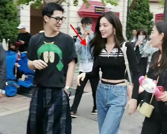 古力娜扎丁字裤照片外露真的是太好看了,本人回应穿什么都可以