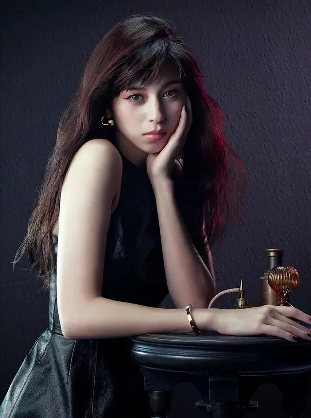 日本混血美女女星-中条彩未,清纯又性感,人美身材好美女图写真