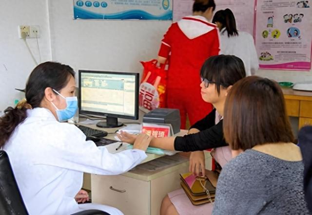 为什么有些女生胸部柔软像面包,有些却硬得像馒头?一文告诉你