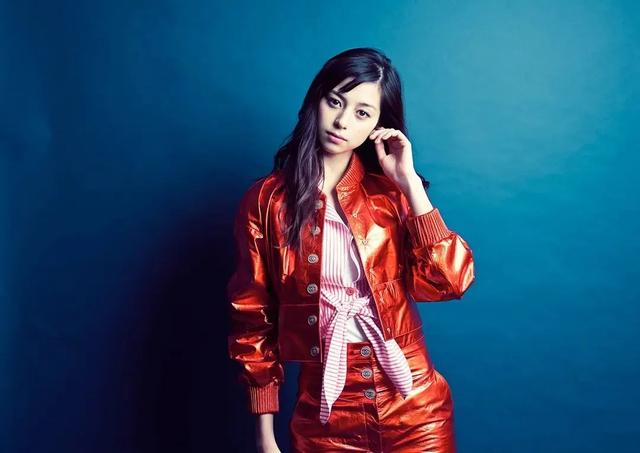 日本混血美女女星-中条彩未,清纯又性感,人美身材好美女图写真