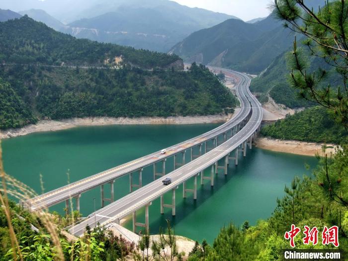(新春走基层)浙江共富观察:交通如何激发山区发展新活力?
