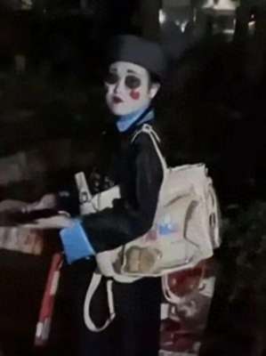 美女僵尸服(重庆女子深夜穿“僵尸服”吓坏邻居，物业回应→)
