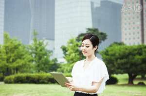 在线阅读小说美女院长(小说：美女院长身患怪病，穷小子施展神级手法后，竟瞬间将其治愈)