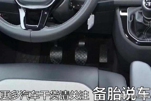 急刹车的时候，到底要不要踩离合？