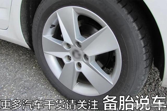 急刹车的时候，到底要不要踩离合？