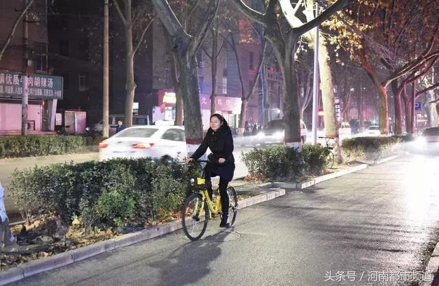 为救弟弟，河大美女放弃高薪，扛货打杂，连男友都弃她而去……