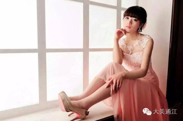 通江单身美女入住小木屋，寂寞中萌发恋爱冲动！