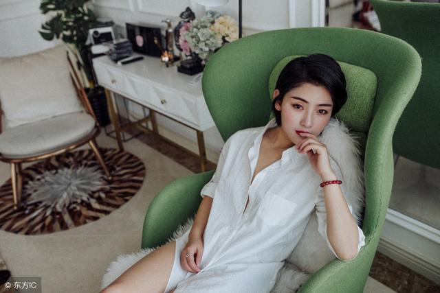 小说：电影院闯进来几个杀手，满电影院的人不找，只盯上他女朋友