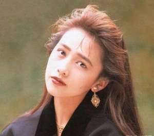 美女带防晒(忽视“防晒”对外貌的改变有多大？看工藤静香就知道，女神变大妈)