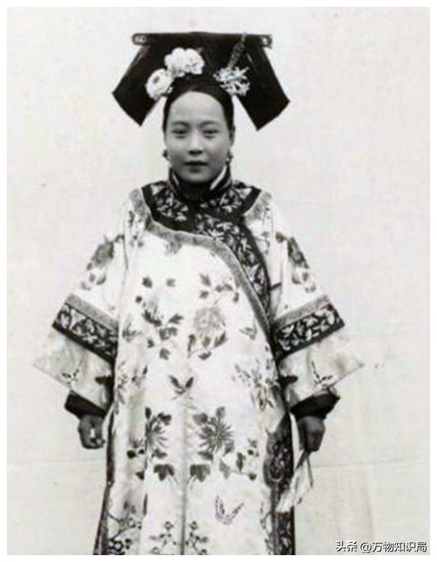 100年前清朝老照片:满族王爷妻妾美丽动人,犯人凌迟处死现场