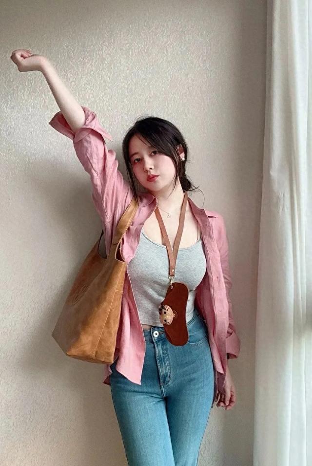 胖嘟嘟的美女