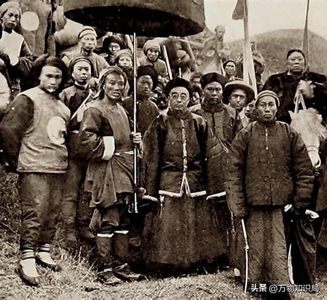 100年前清朝老照片:满族王爷妻妾美丽动人,犯人凌迟处死现场