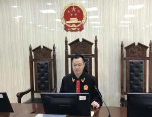 美女被虐后入式(男子再婚后车祸身亡获赔91万元，妻子、继女为赔偿金闹上法庭)