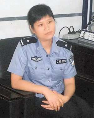 08年美女(2008年汶川废墟中，女警揭衣哺育9婴，归来连升四级，如今怎样了)