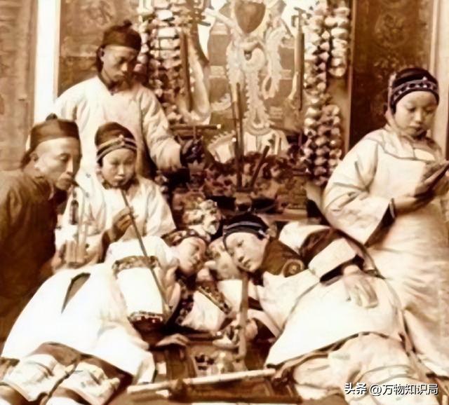 100年前清朝老照片:满族王爷妻妾美丽动人,犯人凌迟处死现场